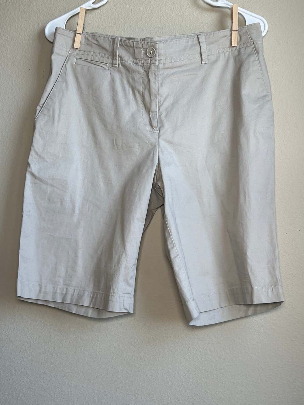 Talbots Khaki Beige Stretch Cotton Perfect Bermuda Chino Shorts Size 8